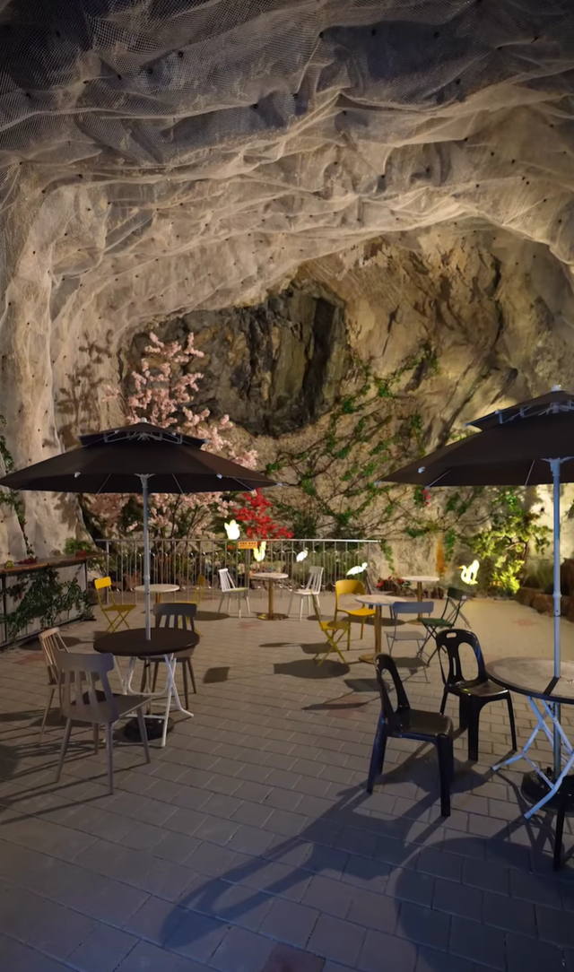 Thumbnail image of Hwalok Cave Café (활옥동굴카페)